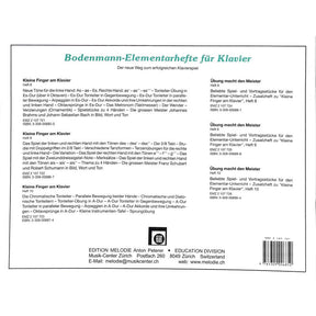 Kleine Finger am Klavier 8