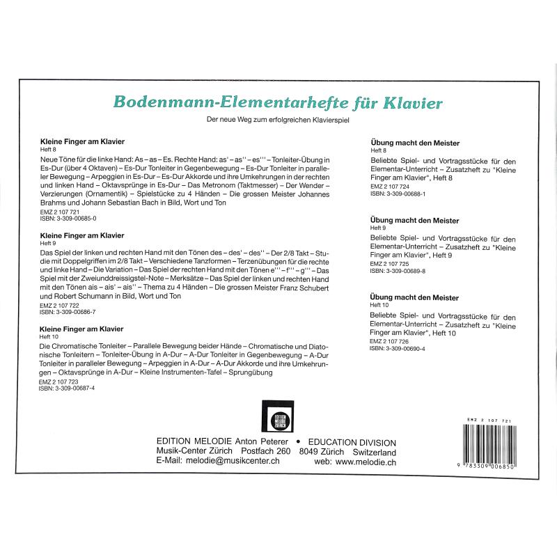 Kleine Finger am Klavier 8