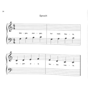 Kleine Finger am Klavier 1