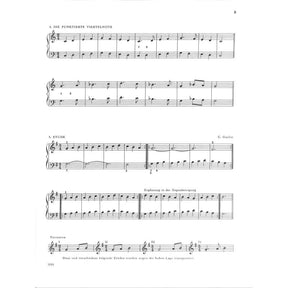 Die ersten Etüden am Klavier