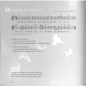 Es schläft ein kleiner Pinguin