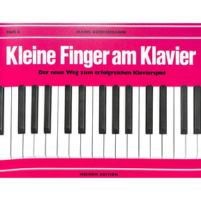 Kleine Finger am Klavier 4