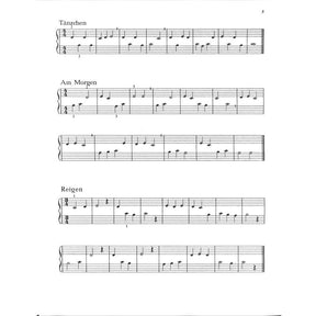 Erstes Klavierspiel 1