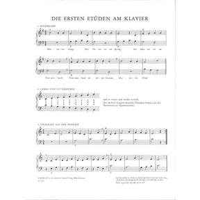 Die ersten Etüden am Klavier